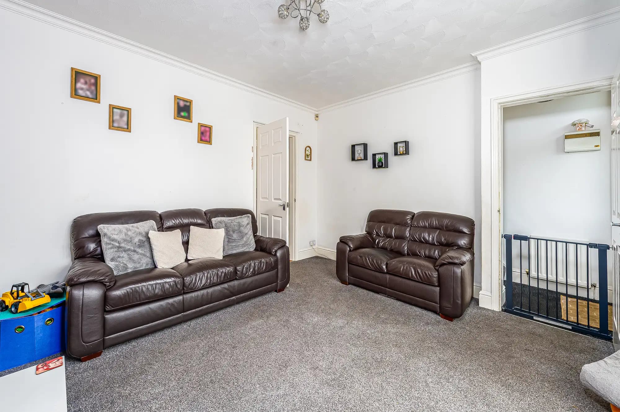 property photo 4 of 17