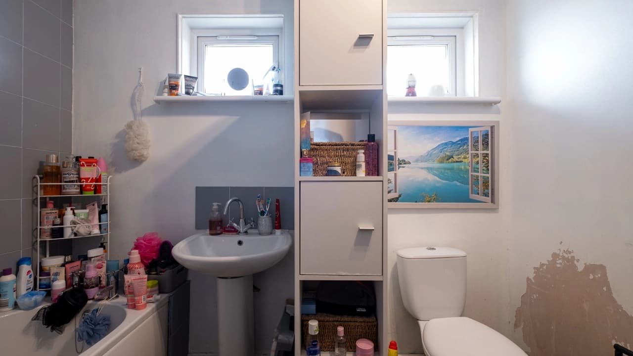 property photo 8 of 20