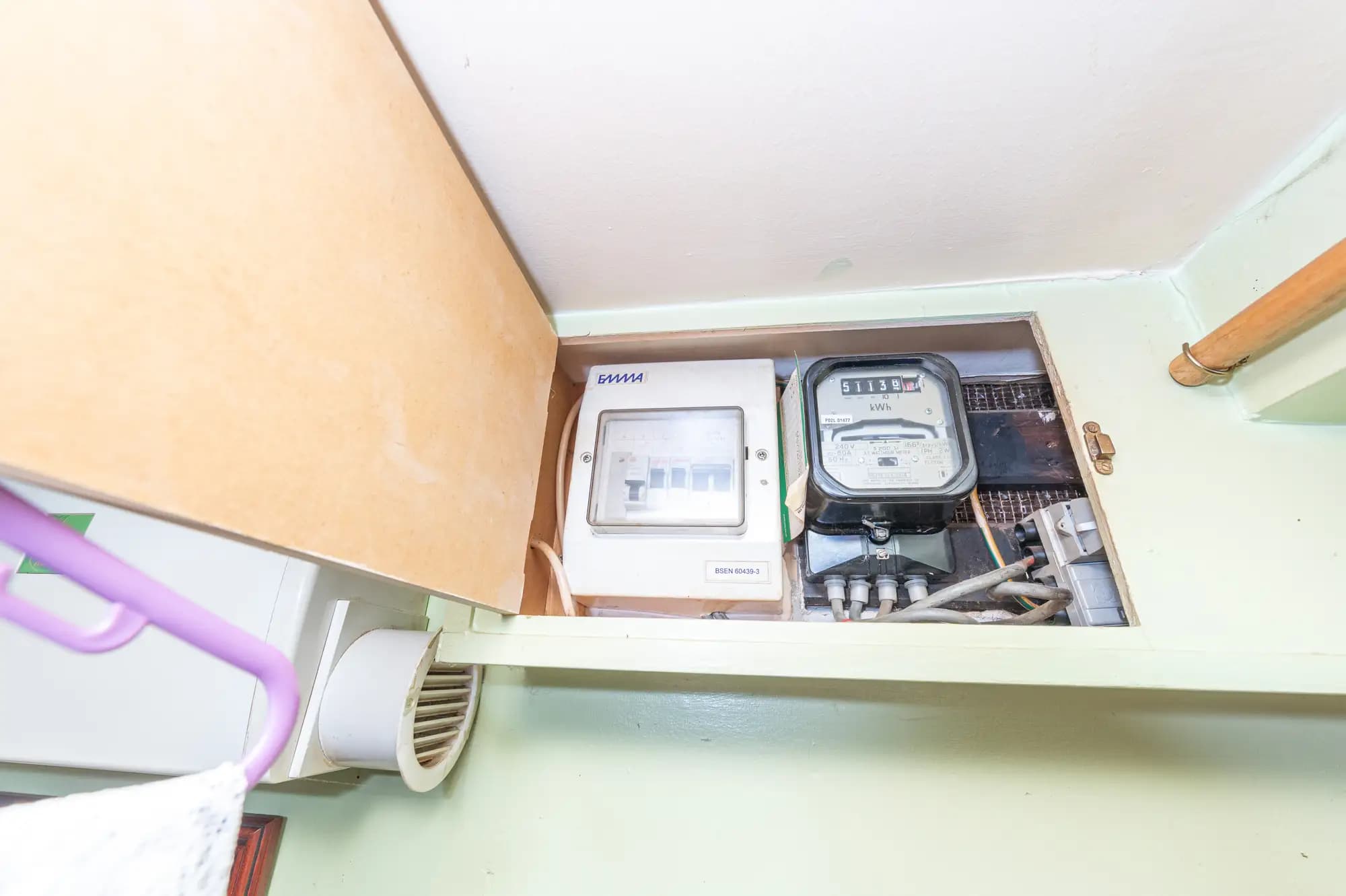 property photo 7 of 10