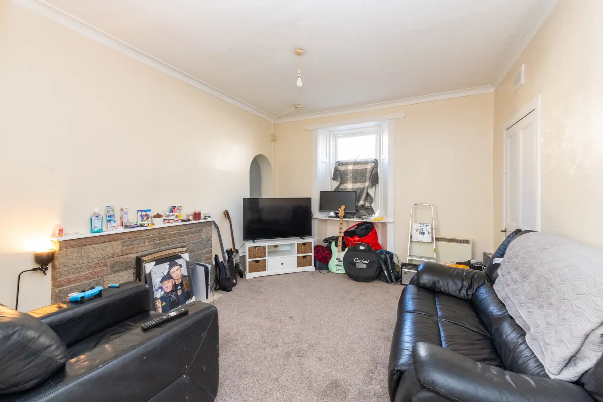 property photo 4 of 17