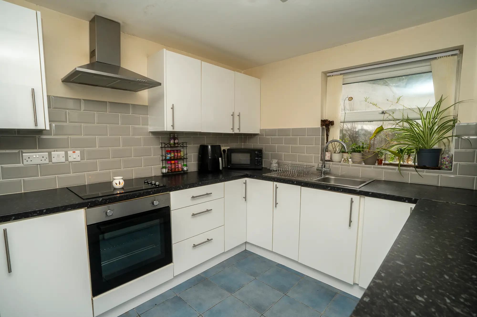 property photo 4 of 13