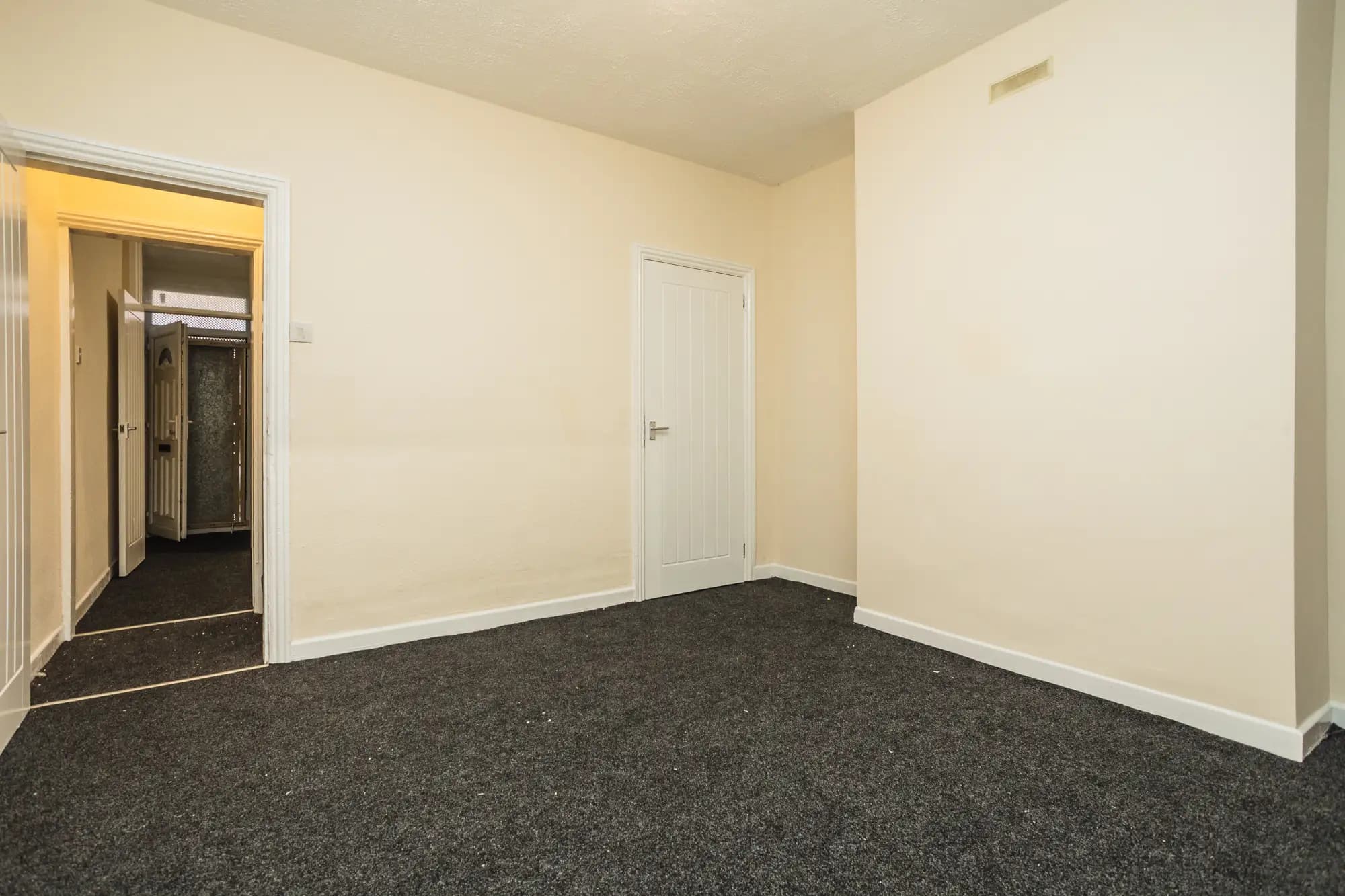 property photo 3 of 32