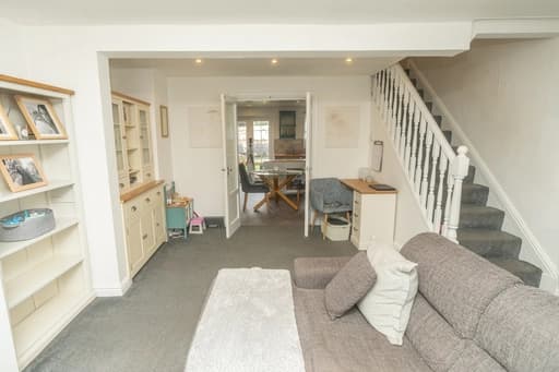 property photo 4 of 18