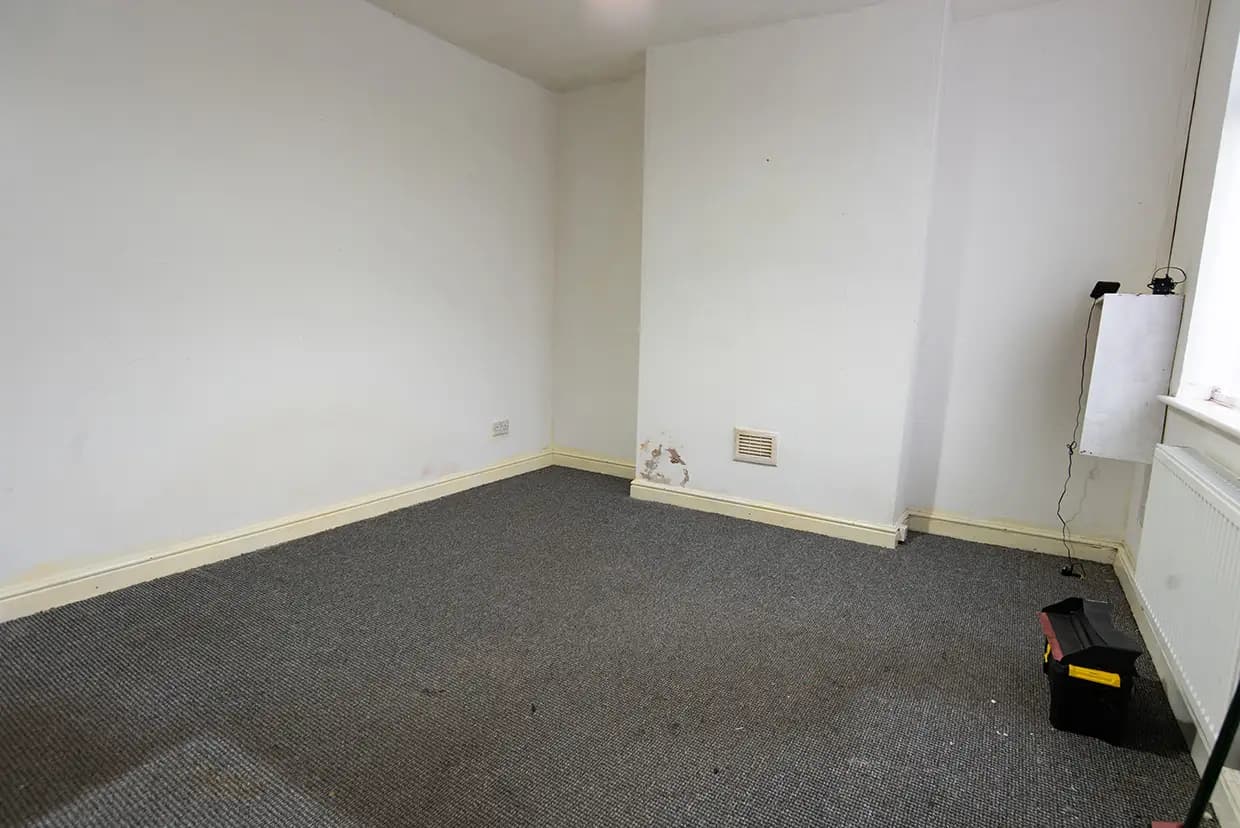 property photo 4 of 30