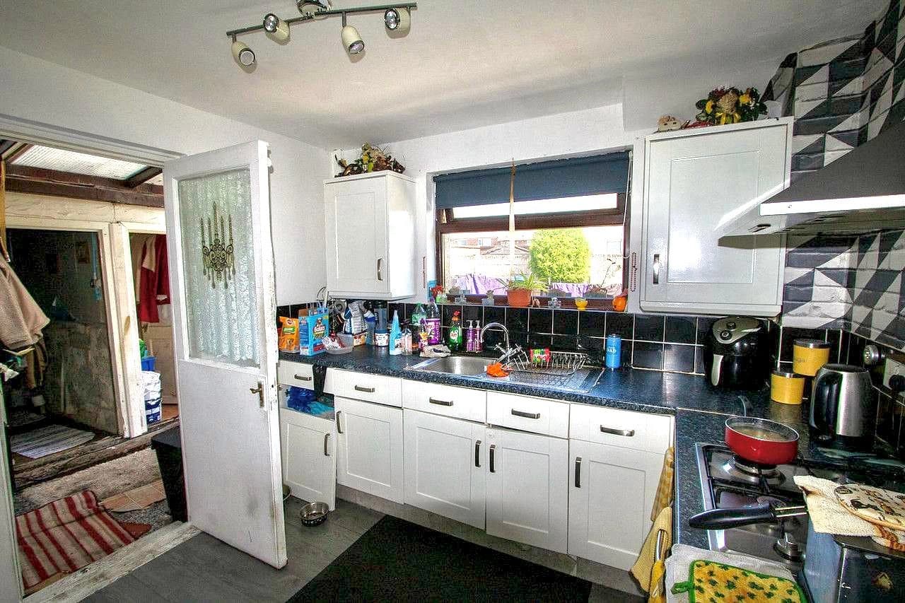 property photo 10 of 25