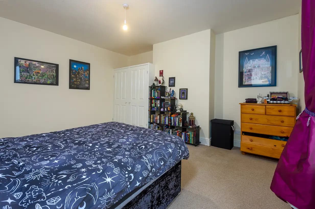 property photo 11 of 16