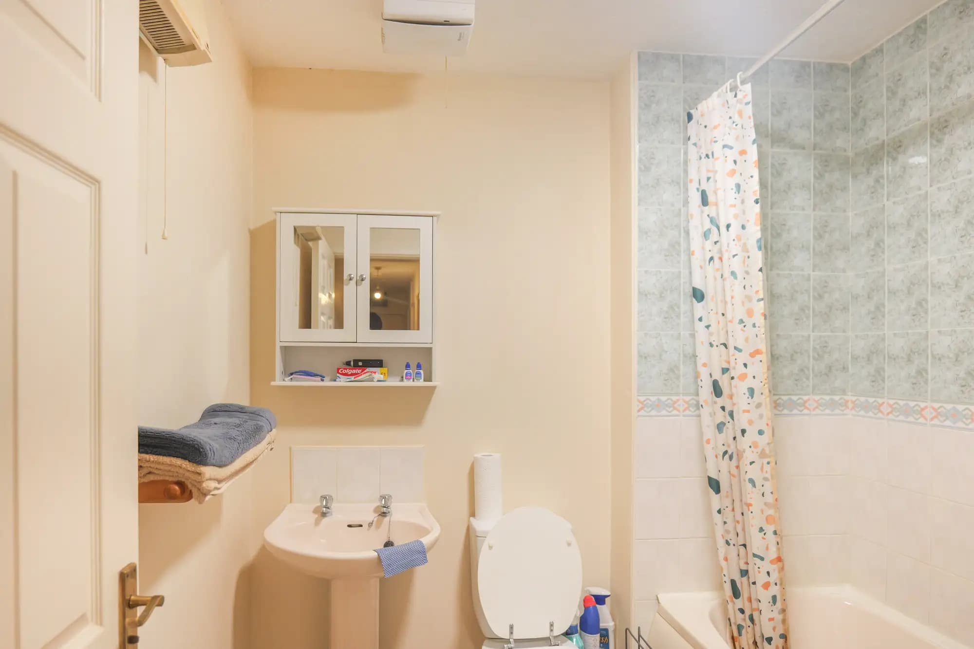 property photo 9 of 17