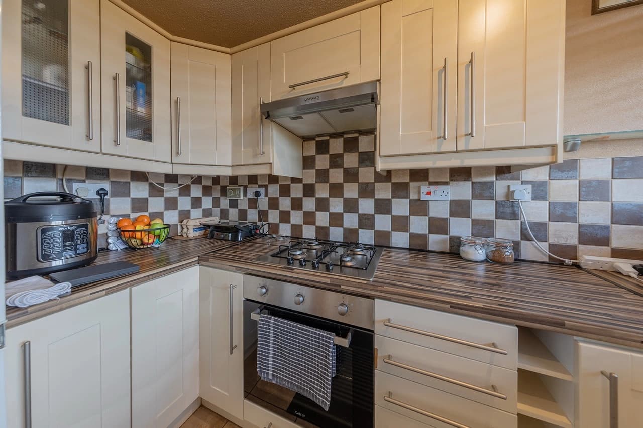 property photo 6 of 24