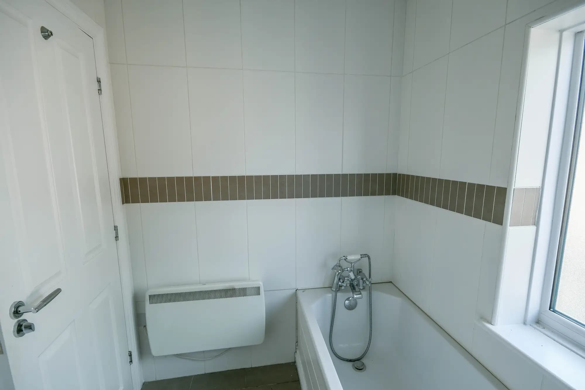 property photo 7 of 17