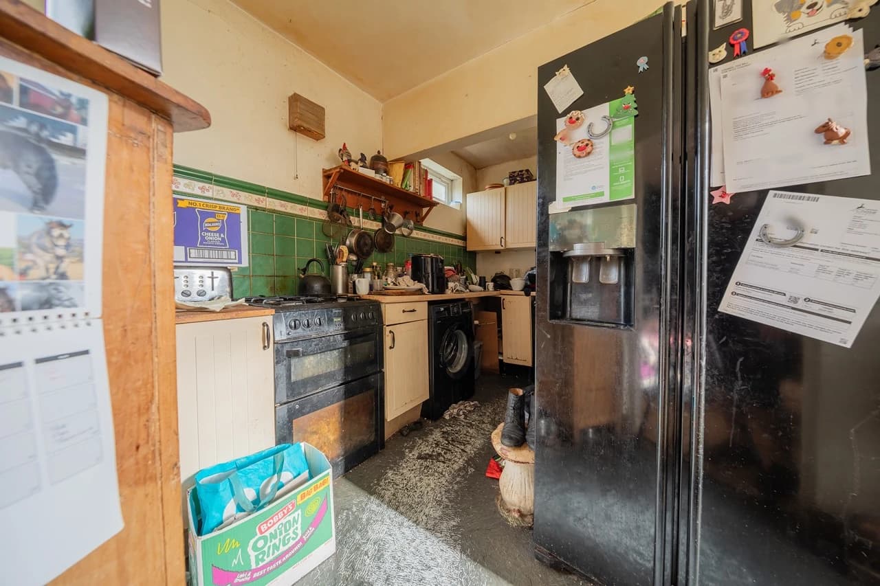 property photo 5 of 19