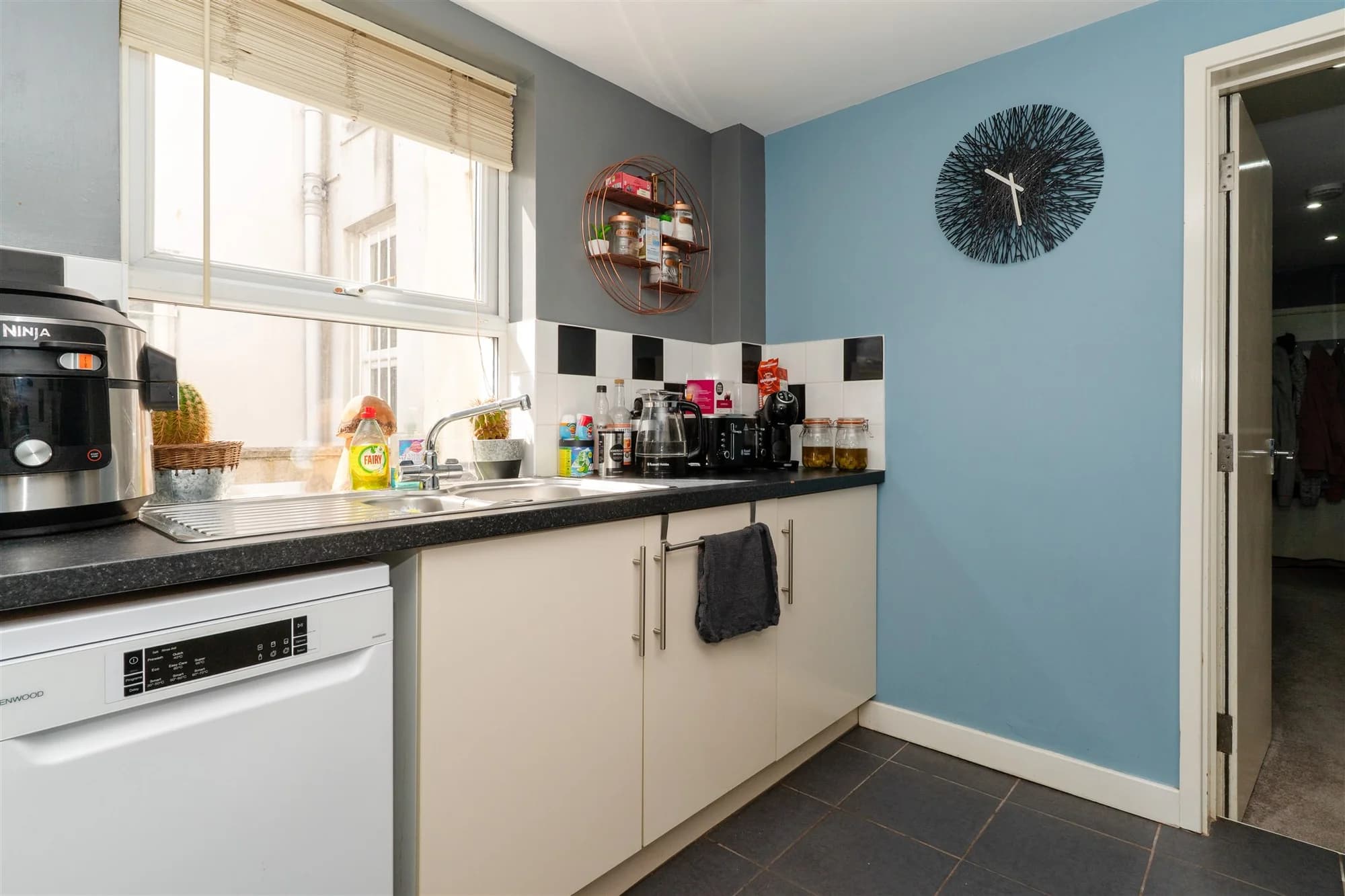 property photo 11 of 24
