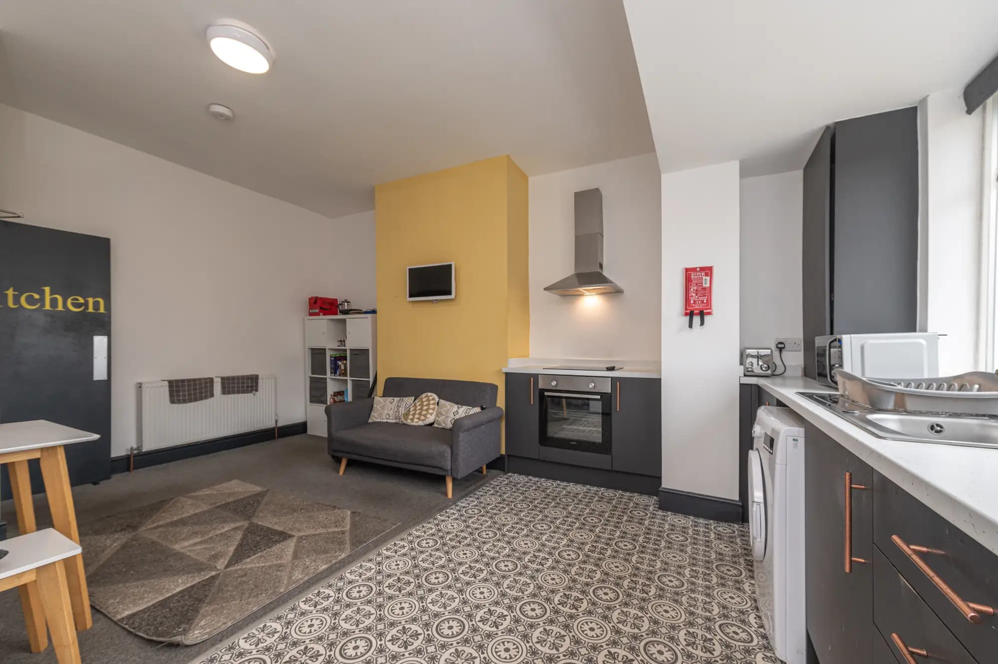 property photo 4 of 19