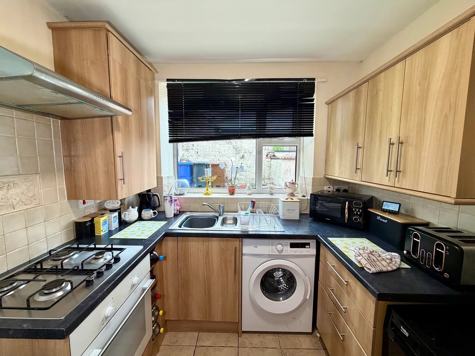 property photo 6 of 17