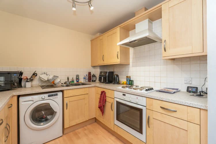 property photo 7 of 32