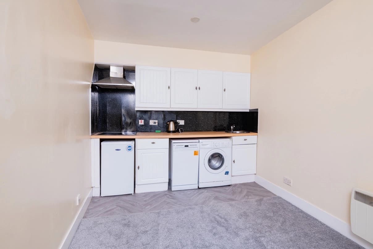 property photo 4 of 16