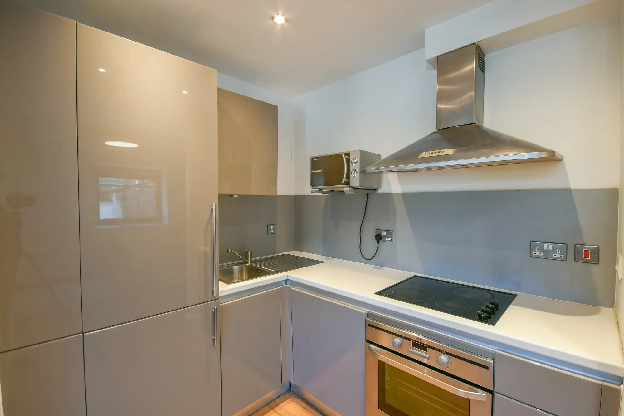 property photo 5 of 14