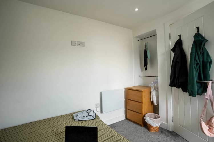 property photo 11 of 21