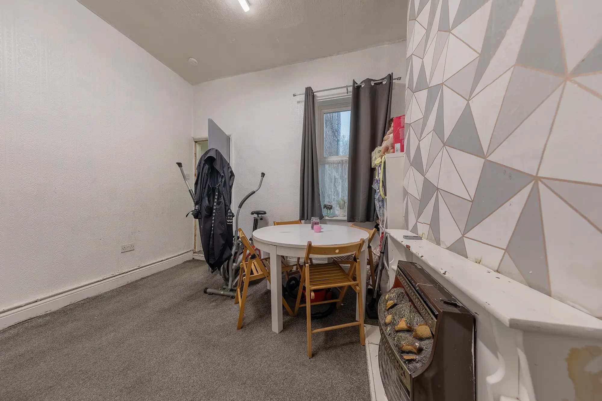 property photo 8 of 27