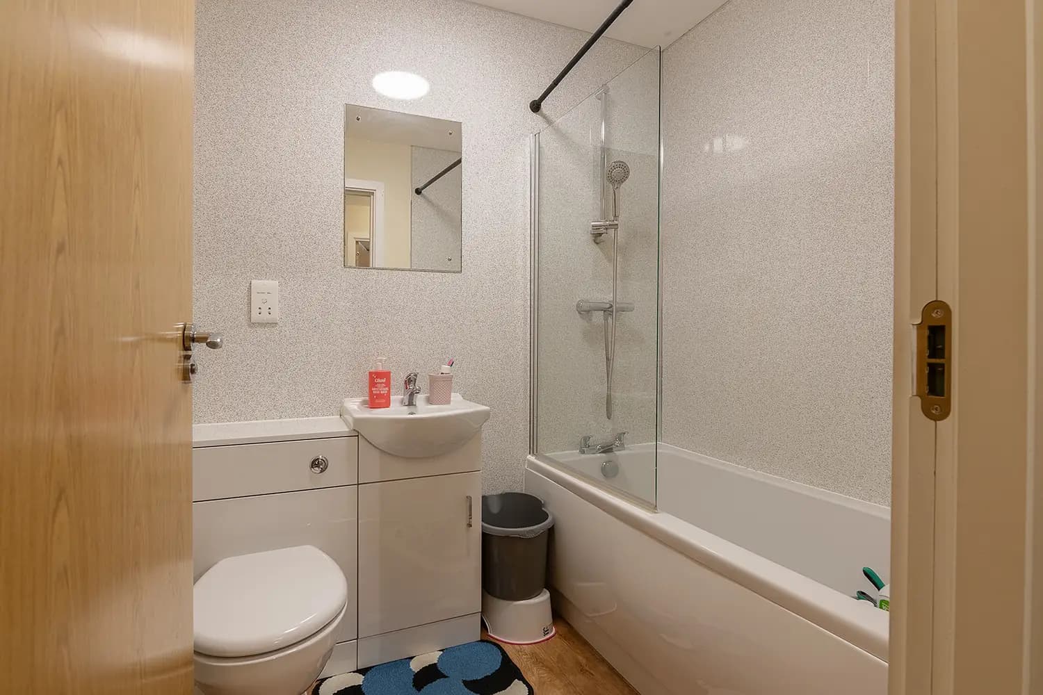 property photo 8 of 19