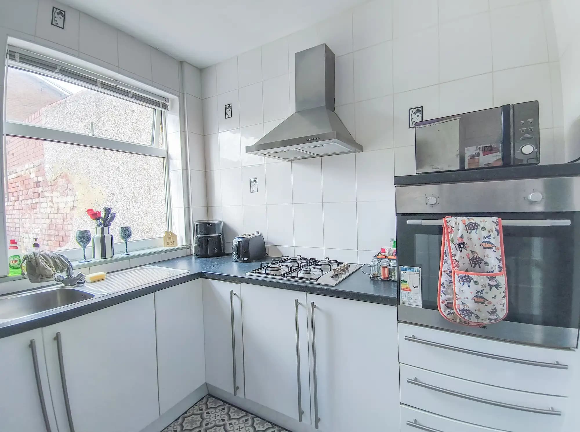 property photo 4 of 18