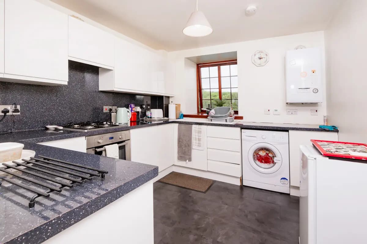 property photo 6 of 19