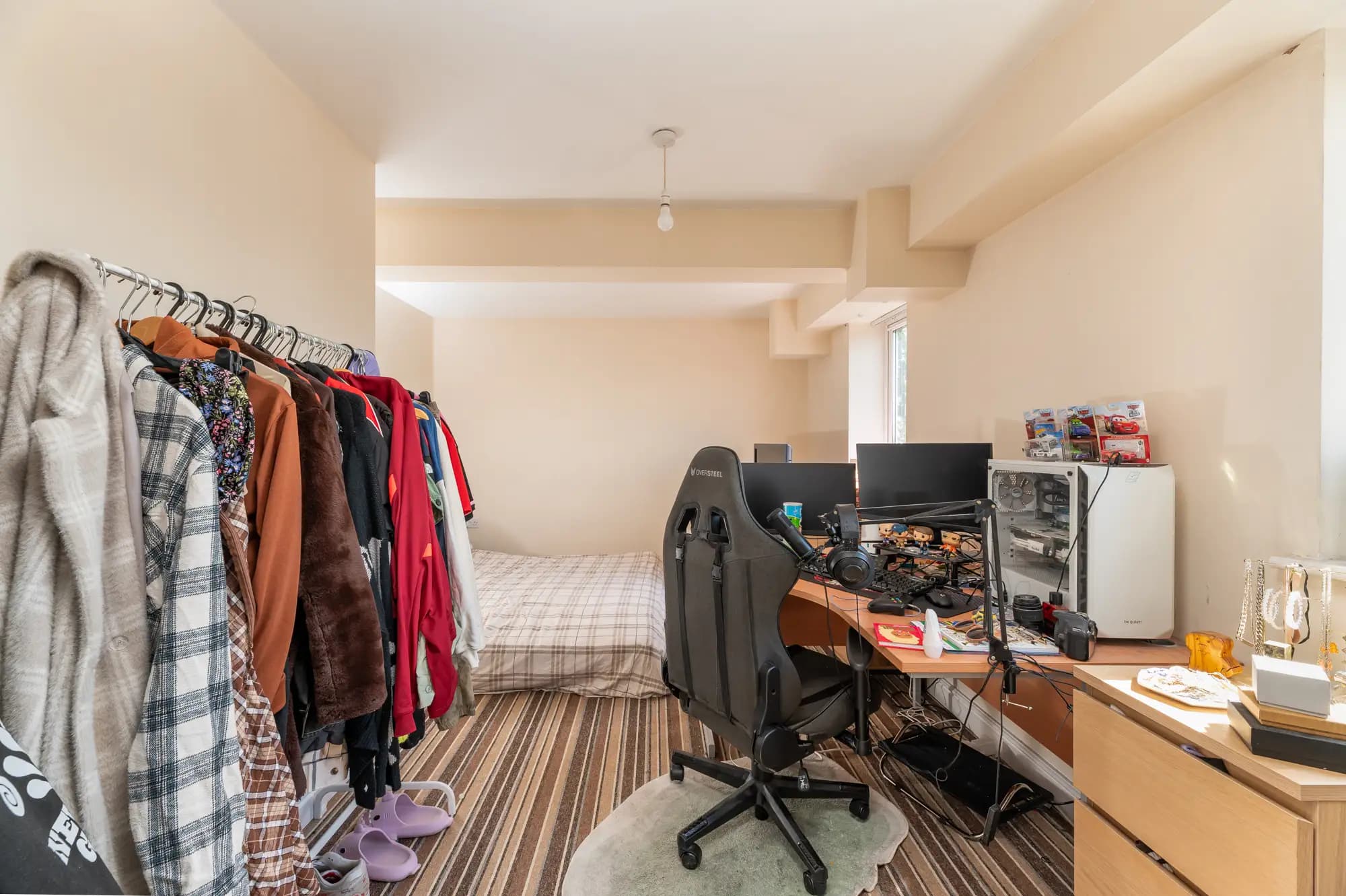 property photo 13 of 28