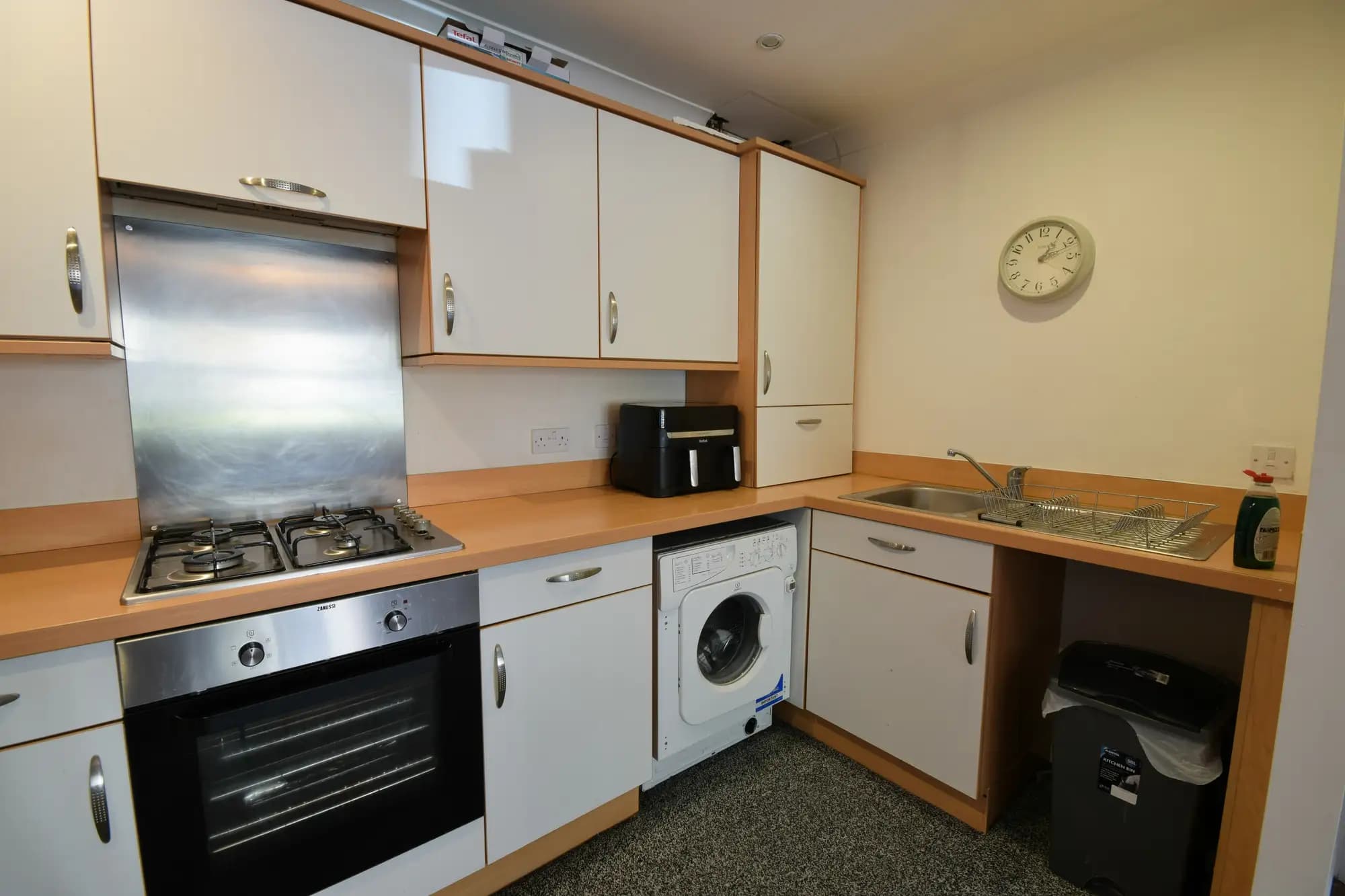 property photo 6 of 11