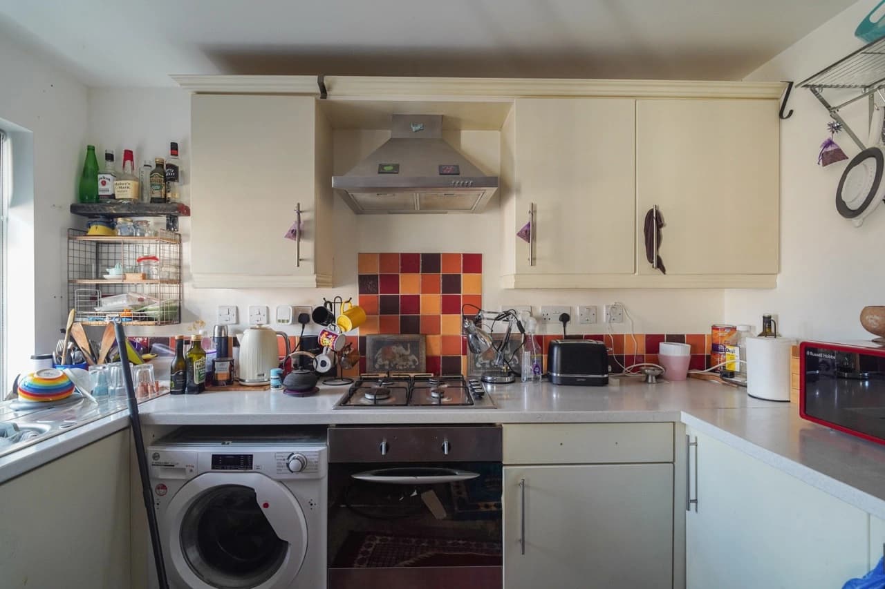 property photo 5 of 16