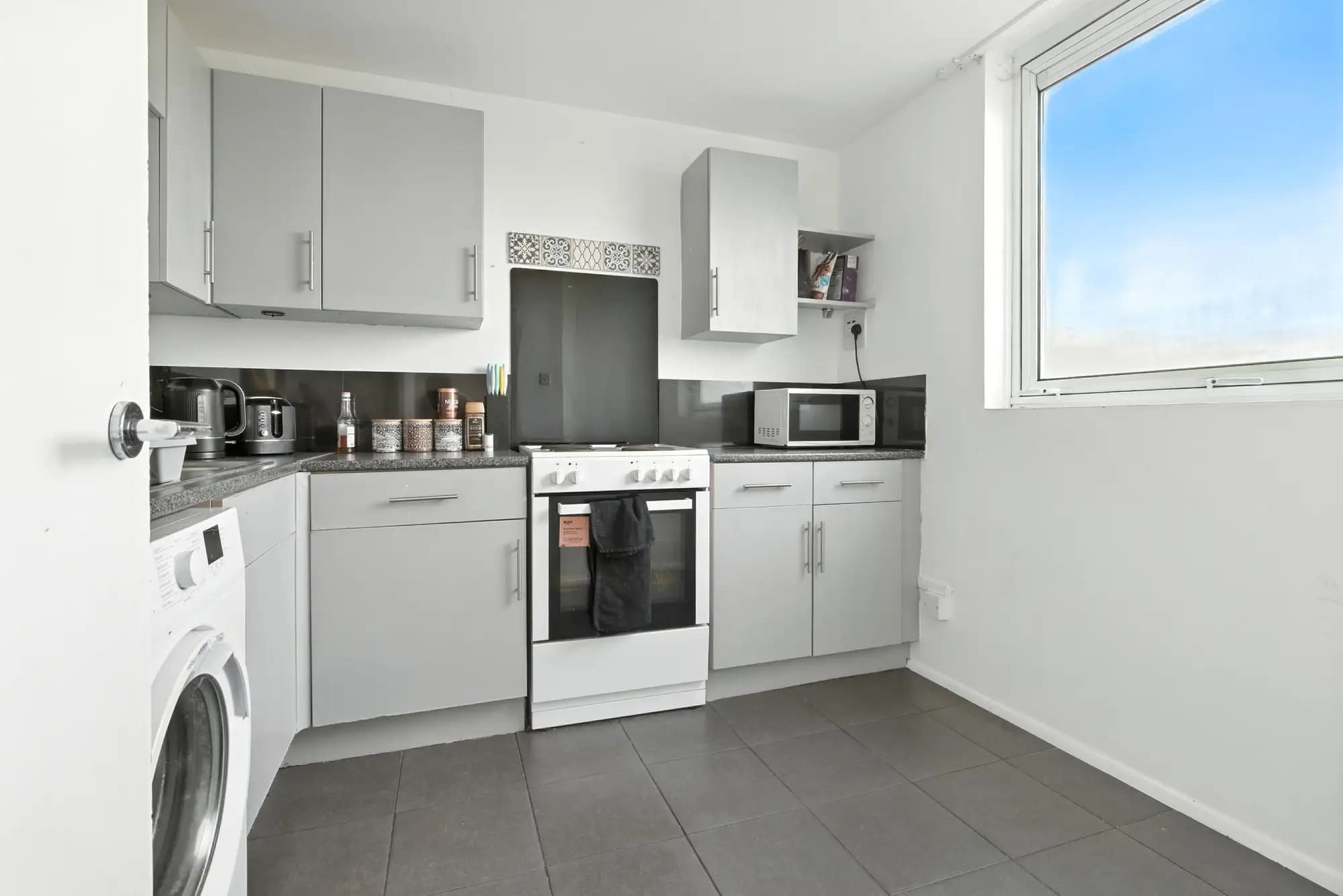 property photo 5 of 15