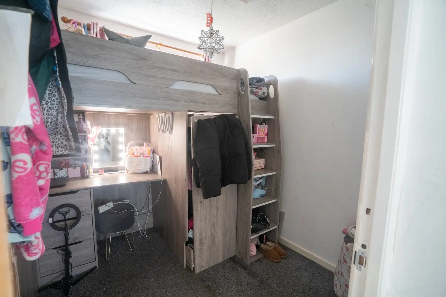 property photo 18 of 27