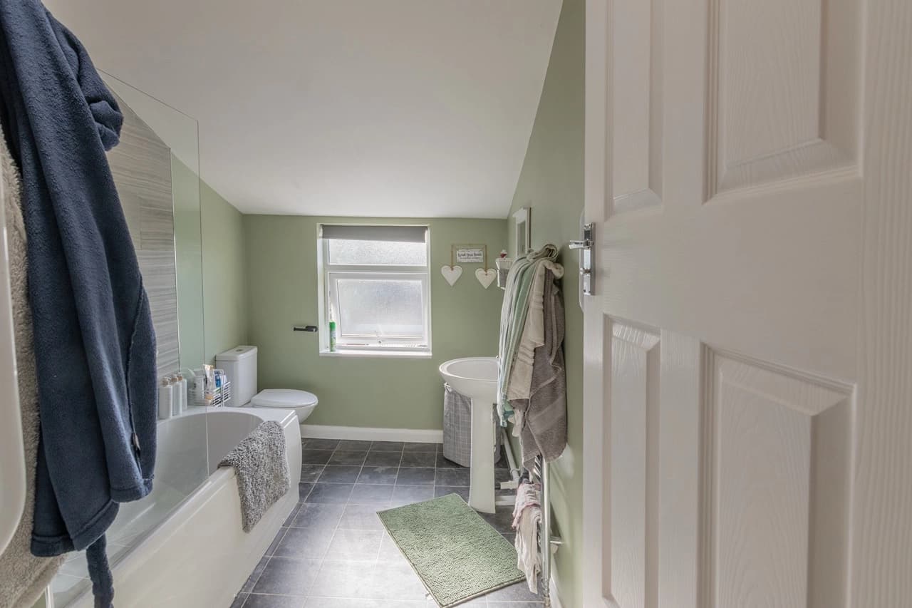 property photo 13 of 28