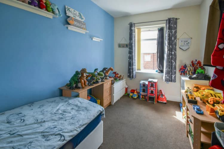 property photo 11 of 18