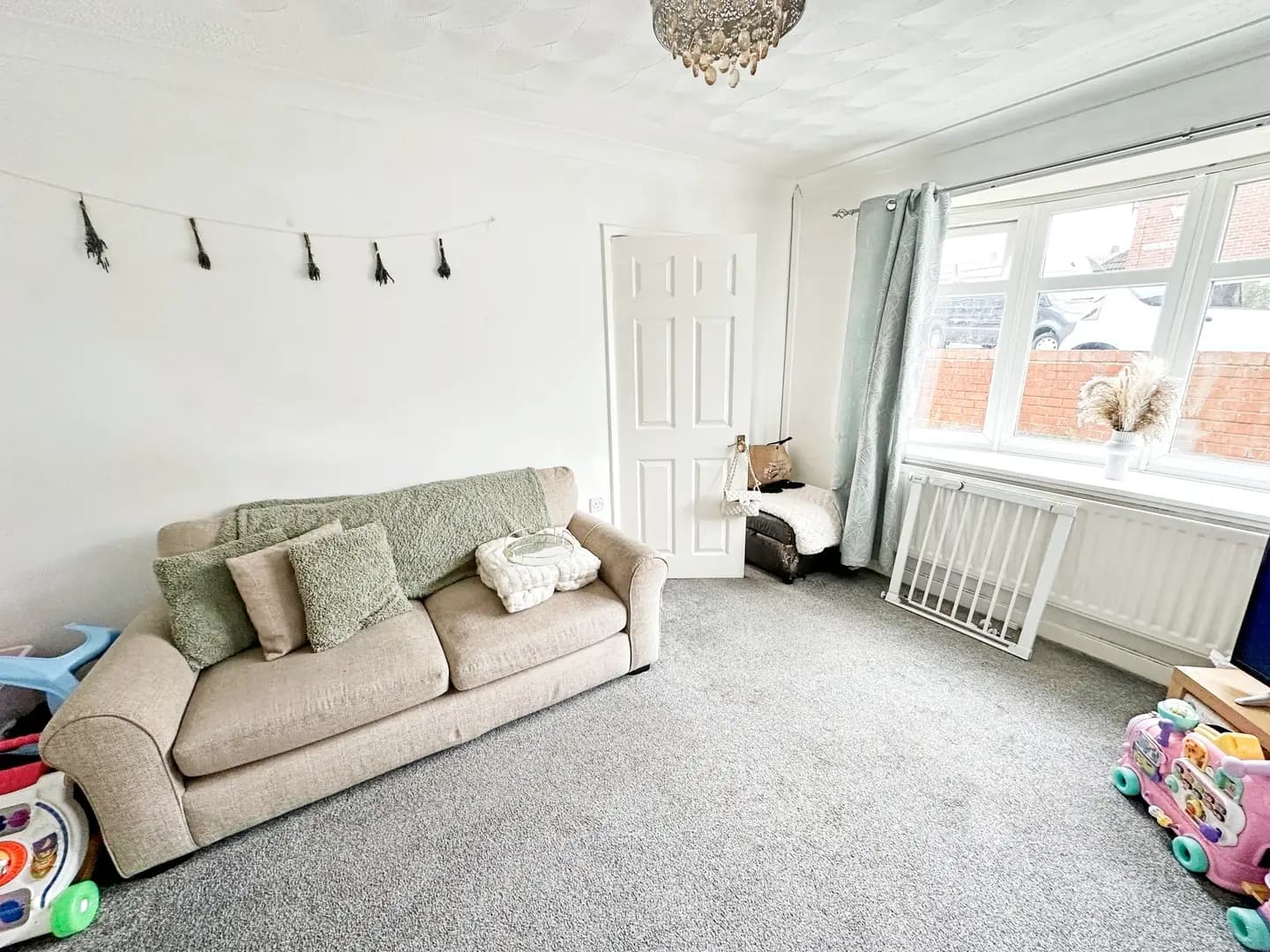 property photo 4 of 32