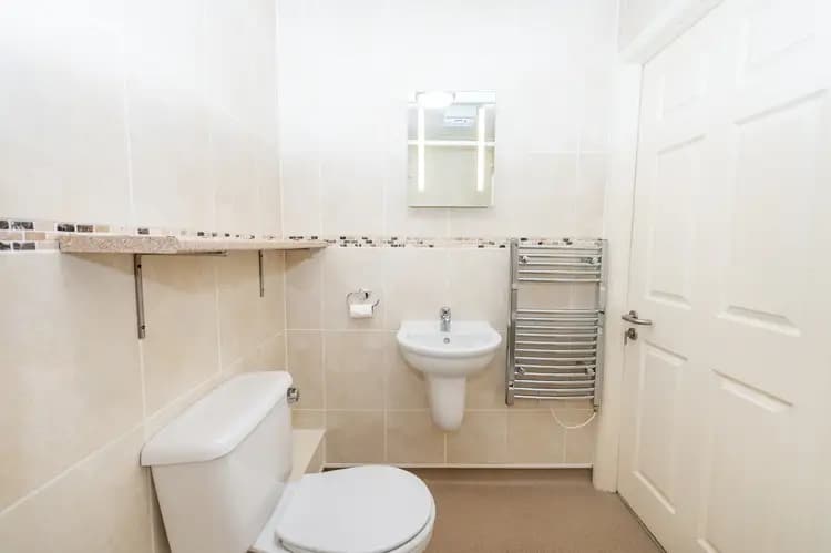 property photo 11 of 22