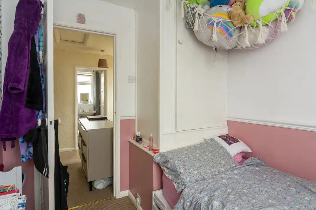 property photo 14 of 28