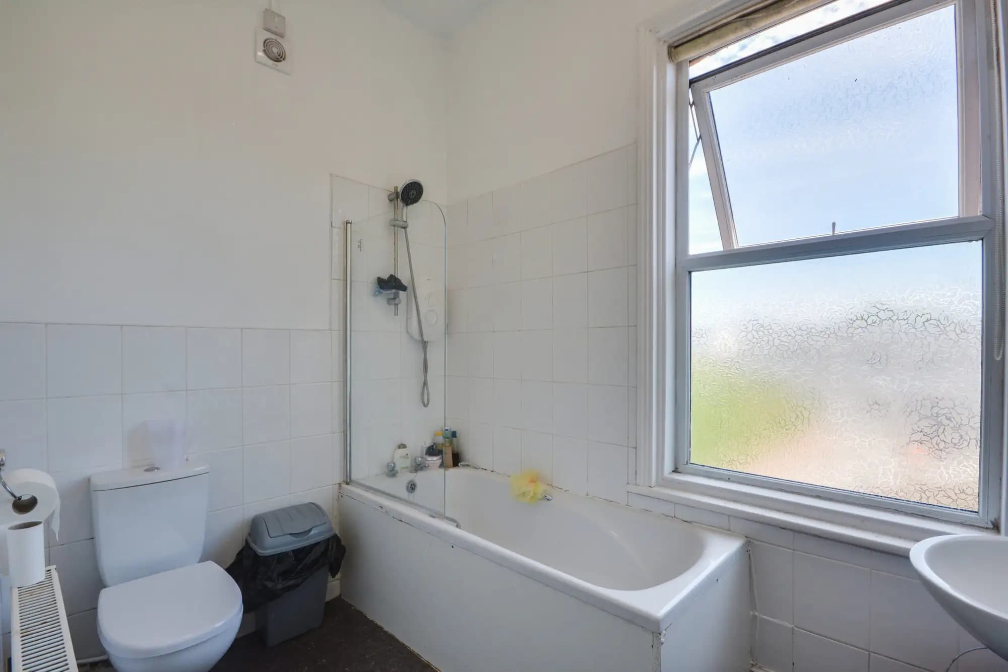 property photo 7 of 15