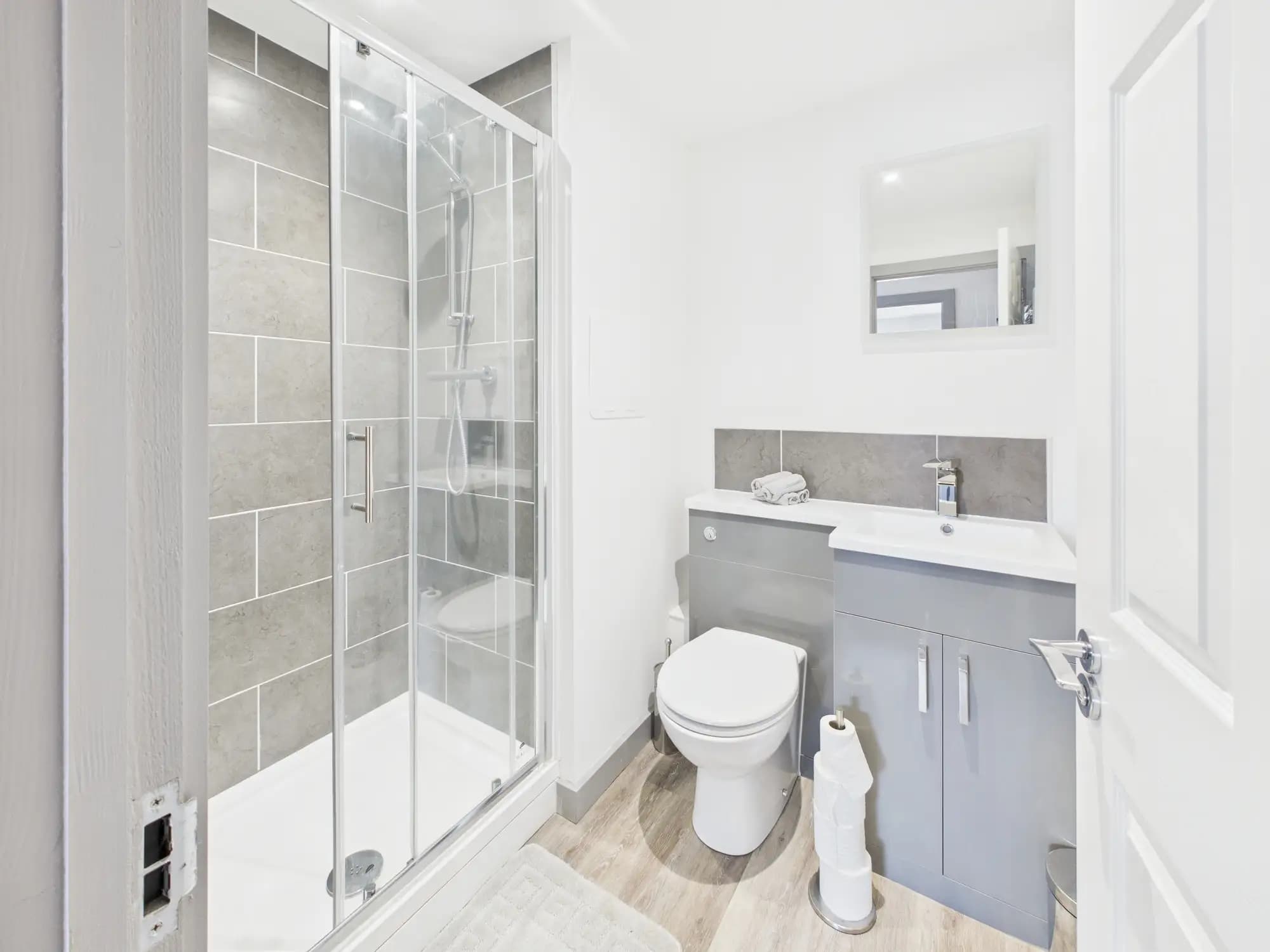 property photo 5 of 9