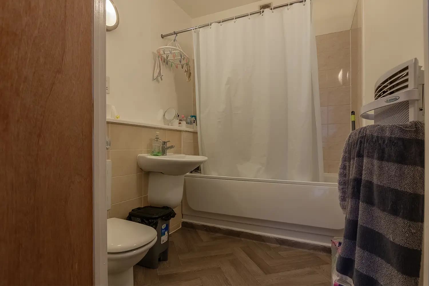 property photo 5 of 27