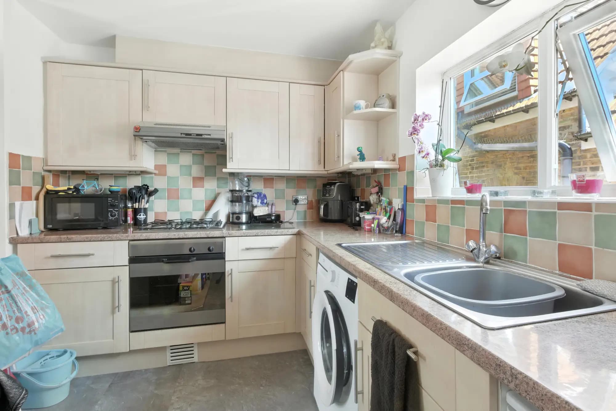 property photo 5 of 19