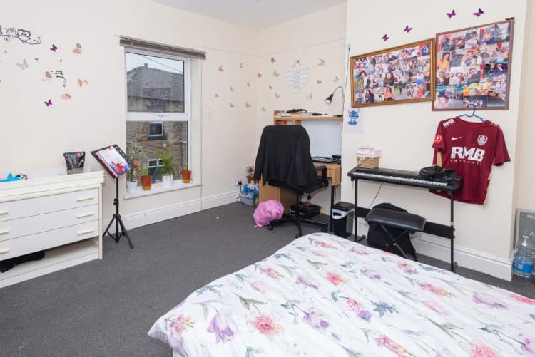 property photo 11 of 27