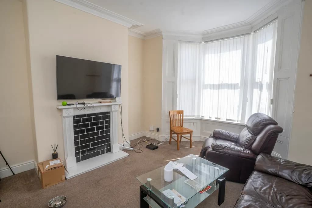 property photo 5 of 32