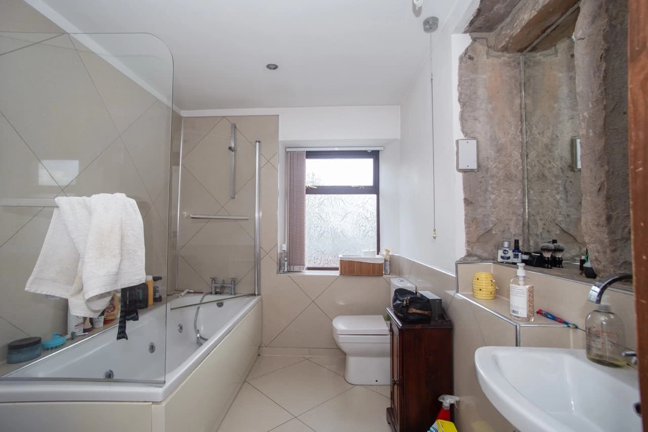 property photo 7 of 33