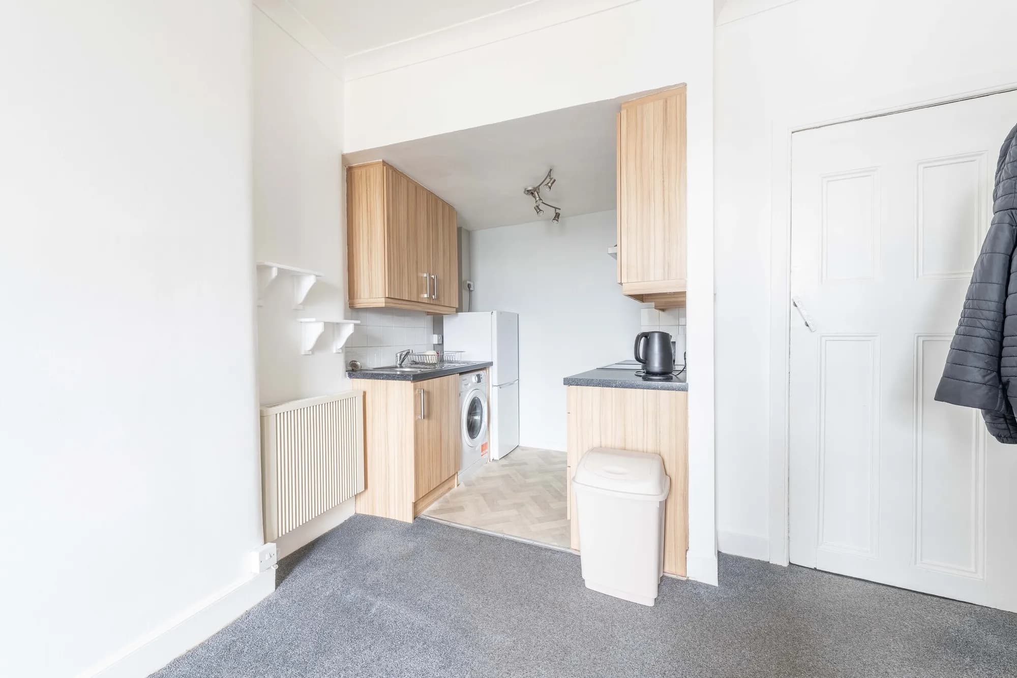 property photo 6 of 19