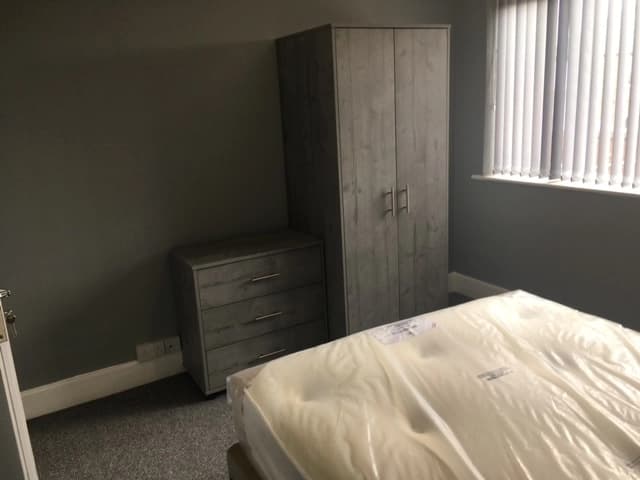 property photo 27 of 40