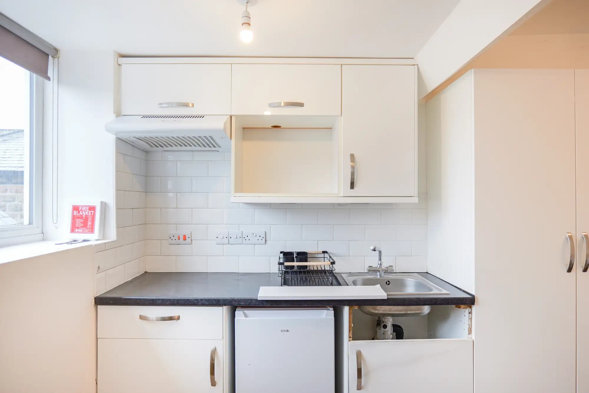 property photo 4 of 40