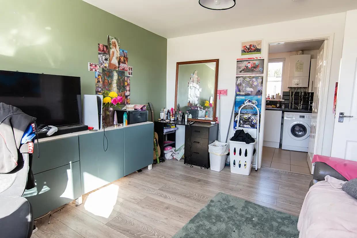 property photo 3 of 17