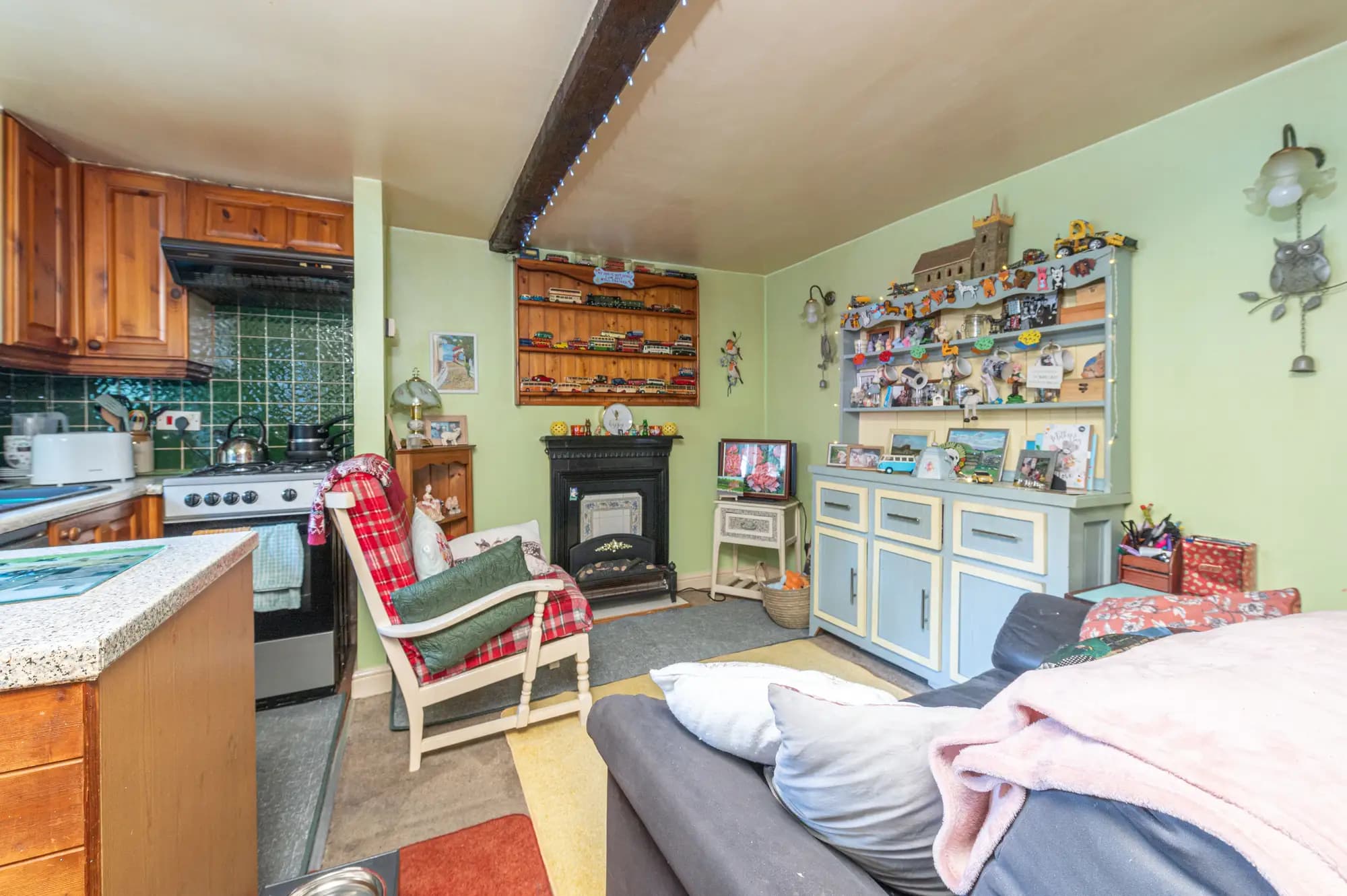 property photo 2 of 10