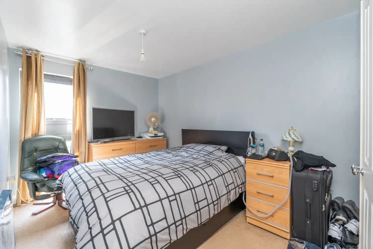 property photo 13 of 32