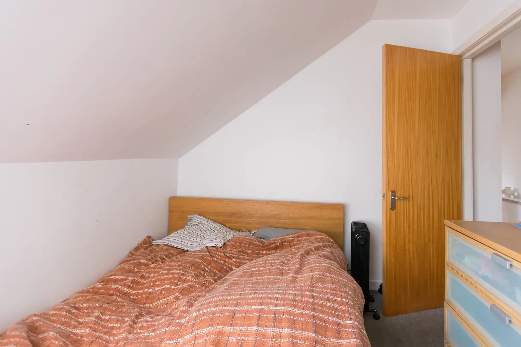property photo 16 of 32