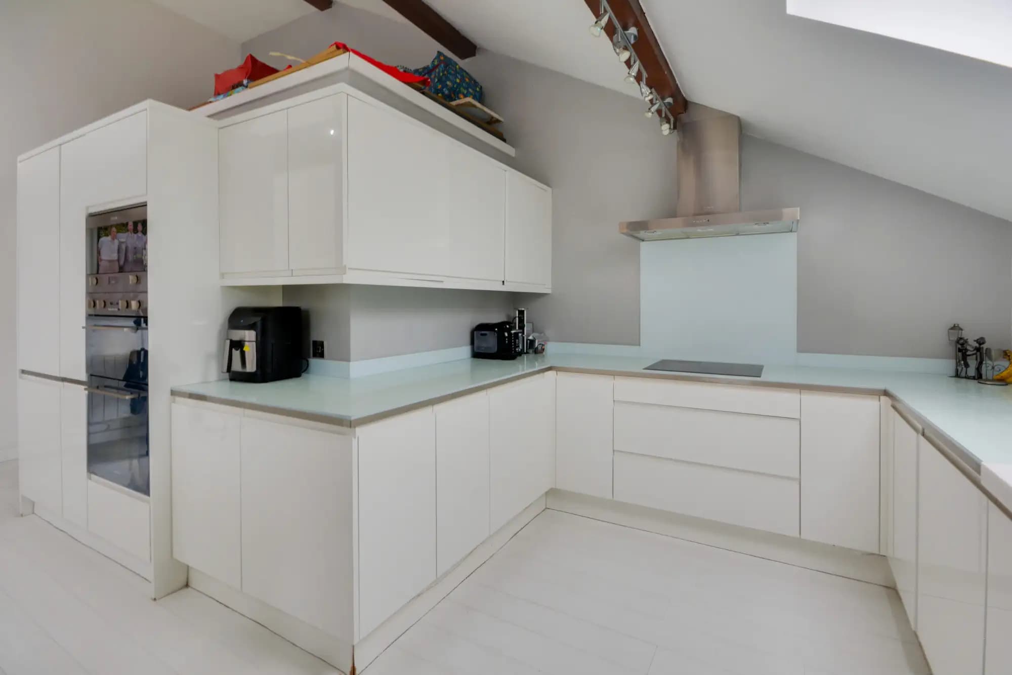 property photo 11 of 38